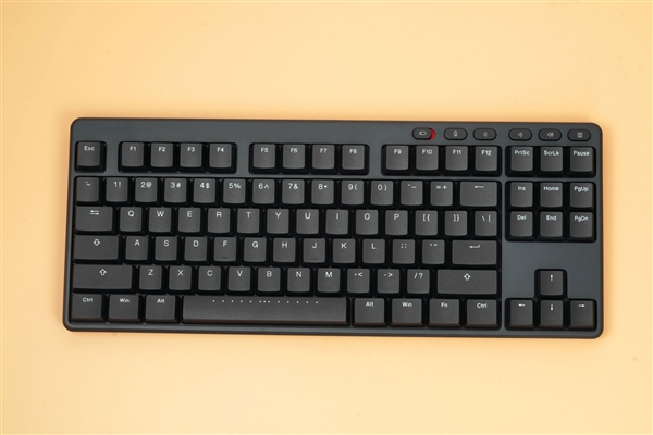 ikbcs200機械鍵盤圖賞 無線雙模與TTC矮紅軸的便攜辦公之選